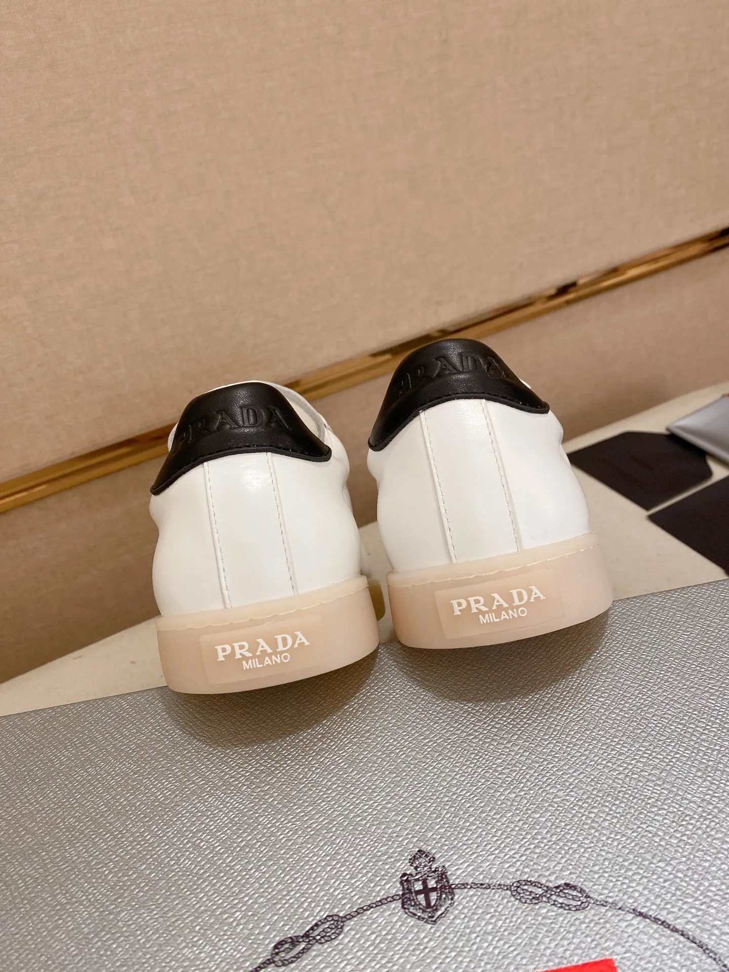 Men's shoes 💰 540💰 ✔️✔️✔️High-quality new PRADA counters are launched at the same time. The new men's shoes and 😘fabrics are selected from first-layer cowhide and are made by pure handicrafts. Lining: Full cowhide lining. 👍🏿 High-end ☄️ air-cushion molded anti-slip rubber outsole, exquisite lines, simple and elegant, comfortable and high-end for leisure travel. Code number: 38 to 44